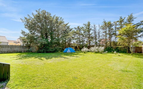 Lazorka - 450M from the Sea: Blå, Land Lot, Have, Almindeligt, Lawn, Skygge, Gård, Eng, Landscaping, Backyard