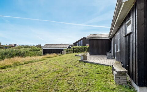 Fabio - 450M from the Sea: Tag, Sommerhus, Hjem, Skygge, Sidespor, Stuehus, Veranda, Udendørs Struktur, Garden Bygninger