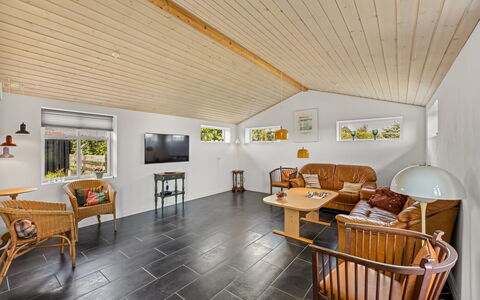 Fabio - 450M from the Sea: Loft, Gulvbelægning, Indretning, Etage, Kompositmateriale, Møbel, Udvej, Hotel, Design, Dagslys