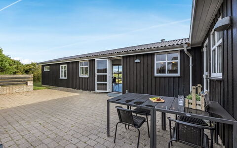 Fabio - 450M from the Sea: Loft, Gulvbelægning, Indretning, Etage, Kompositmateriale, Møbel, Udvej, Hotel, Design, Dagslys