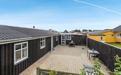 Fabio - 450M from the Sea: Loft, Gulvbelægning, Indretning, Etage, Kompositmateriale, Møbel, Udvej, Hotel, Design, Dagslys