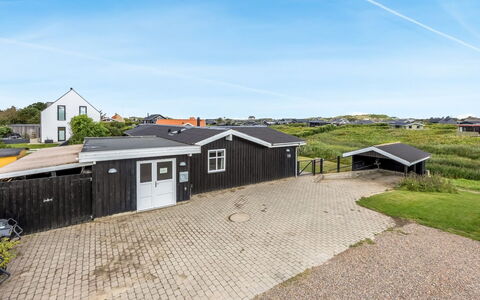 Fabio - 450M from the Sea: Loft, Gulvbelægning, Indretning, Etage, Kompositmateriale, Møbel, Udvej, Hotel, Design, Dagslys
