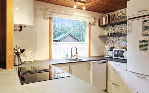 Arie - 500M from the Sea: Sommerhus, Have, Sidespor, Garden Bygninger, Skygge, Gård, Backyard, Lawn, Stuehus, Landscaping