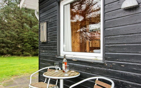 Arie - 500M from the Sea: Sommerhus, Have, Sidespor, Garden Bygninger, Skygge, Gård, Backyard, Lawn, Stuehus, Landscaping