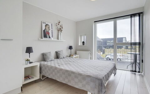 Katharine - 600M from the Sea: Indretning, Møbel, Gulvbelægning, Etage, Træ, Loft, Soveværelse, Seng, Værelse, Lejlighed