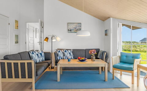 Anya - 650M from the Sea: Møbel, Indretning, Gulvbelægning, Etage, Couch, Træ, Loft, Værelse, Bord, Stue