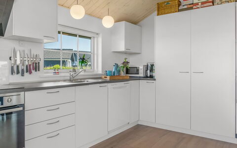 Anya - 650M from the Sea: Køkken, Countertop, Gulvbelægning, Indretning, Træ, Cabinetry, Loft, Køkken Apparat, Større Bandage, Etage