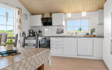 Anya - 650M from the Sea: Gulvbelægning, Indretning, Træ, Køkken, Etage, Loft, Møbel, Countertop, Hjem, Trægulve