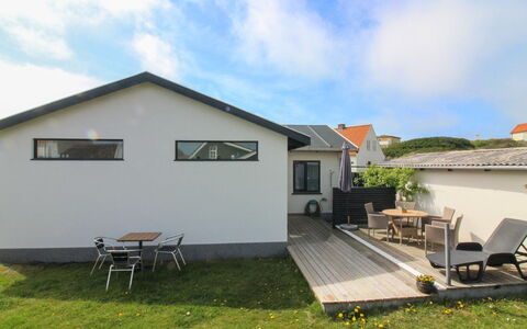 Arnke - 125M from the Sea: Loft, Gulvbelægning, Indretning, Etage, Kompositmateriale, Møbel, Udvej, Hotel, Design, Dagslys
