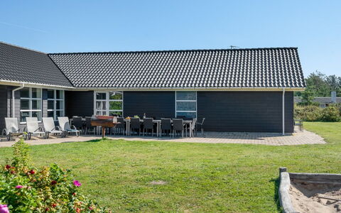 Berenika - 500M from the Sea: Træ, Tag, Arkitektur, Hjem, Hus, Sommerhus, Sidespor, Hårdttræ, Hældning, Estate
