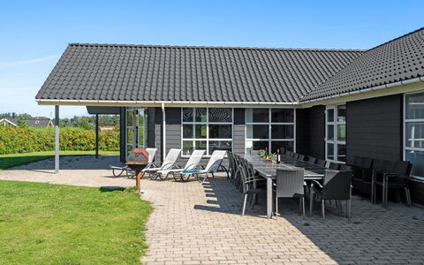 Berenika - 500M from the Sea: Træ, Tag, Arkitektur, Hjem, Hus, Sommerhus, Sidespor, Hårdttræ, Hældning, Estate