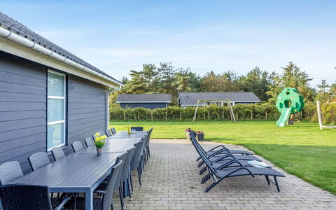Berenika - 500M from the Sea: Blå, Hjem, Skygge, Udendørs Møbler, Estate, Have, Lawn, Landscaping, Sommerhus, Gård