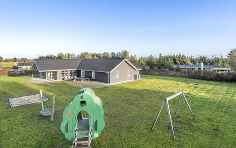 Berenika - 500M from the Sea: Træ, Tag, Arkitektur, Hjem, Hus, Sommerhus, Sidespor, Hårdttræ, Hældning, Estate