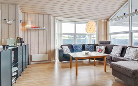 Anett - 400M from the Sea: Møbel, Indretning, Træ, Gulvbelægning, Loft, Stue, Couch, Etage, Værelse, Hjem