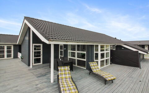 Anett - 400M from the Sea: Træ, Gulvbelægning, Indretning, Etage, Møbel, Trægulve, Værelse, Loft, Bejdse, Hårdttræ