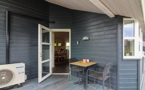 Anett - 400M from the Sea: Træ, Gulvbelægning, Indretning, Etage, Møbel, Trægulve, Værelse, Loft, Bejdse, Hårdttræ