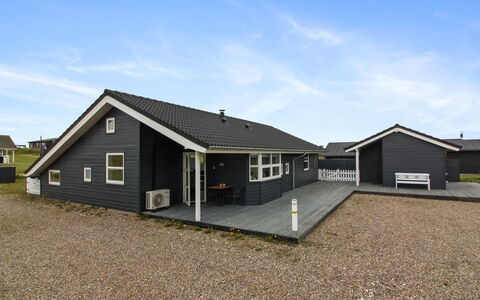 Anett - 400M from the Sea: 