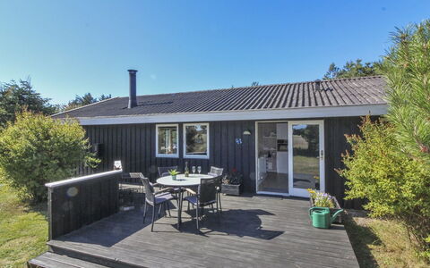Birgid - 900M from the Sea: Svømmepøl, Udendørs Møbler, Møbel, Udvej, Flise, Eco Hotel, Skygge, Stol, Fritid, Estate
