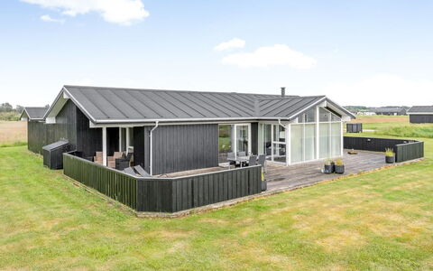 Meino - 1.4Km from the Sea: Tag, Hjem, Hus, Arkitektur, Sidespor, Sommerhus, Estate, Veranda, Skygge, Lawn