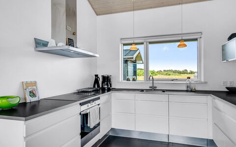 Meino - 1.4Km from the Sea: Køkken, Countertop, Gulvbelægning, Køkken Apparat, Indretning, Cabinetry, Loft, Større Bandage, Husholdningsapparat, Etage