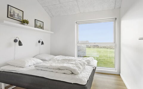 Kirsi - 1.6Km from the Sea: Væg, Soveværelse, Loft, Indretning, Seng, Gulvbelægning, Etage, Sengetøj, Sengetøj, Lejlighed