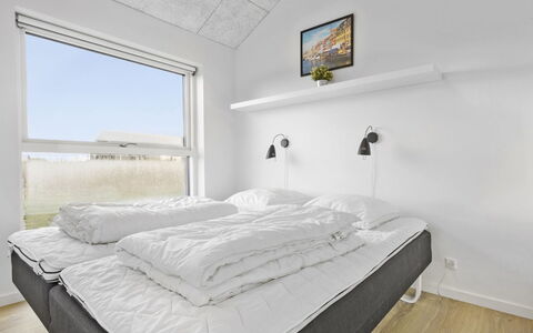 Kirsi - 1.6Km from the Sea: Soveværelse, Seng, Sengetøj, Sengetøj, Loft, Etage, Indretning, Bed Frame, Sengetøj, Værelse