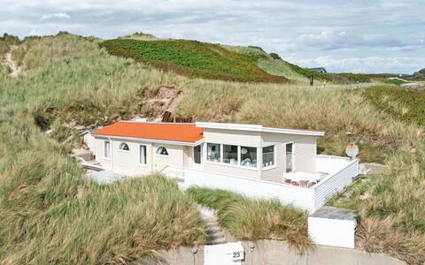 Franja - 100M from the Sea: Træ, Hus, Sommerhus, Hjem, Tag, Landdistrikt, Sidespor, Bjælkehytte, Garden Bygninger, Hårdttræ
