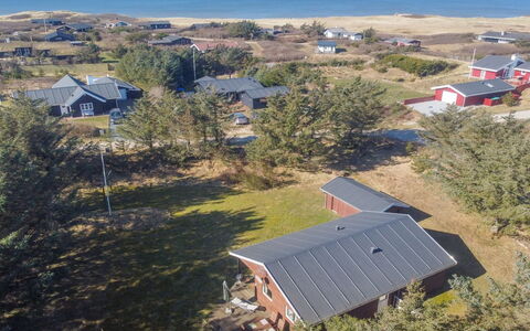 Lis - 300M from the Sea: Træ, Gulvbelægning, Indretning, Etage, Møbel, Trægulve, Værelse, Loft, Bejdse, Hårdttræ