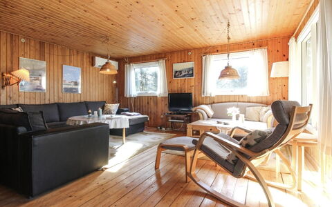 Lis - 300M from the Sea: Møbel, Indretning, Træ, Loft, Gulvbelægning, Hjem, Etage, Hus, Couch, Stue