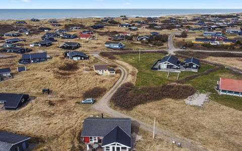 Har - 400M from the Sea: Møbel, Indretning, Stol, Gulvbelægning, Bord, Udvej, Etage, Loft, Værelse, Eco Hotel