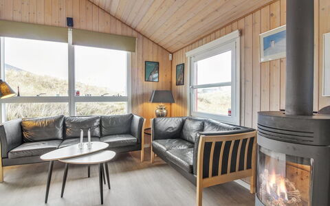 Har - 400M from the Sea: Møbel, Indretning, Stol, Gulvbelægning, Bord, Udvej, Etage, Loft, Værelse, Eco Hotel