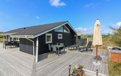 Kaija - 300M from the Sea: Blå, Træ, Hus, Hjem, Sommerhus, Planke, Skygge, Hårdttræ, Dæk, Boardwalk