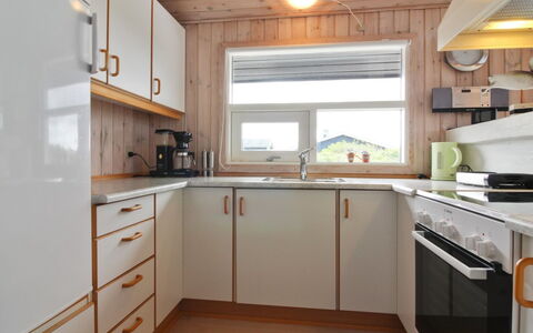 Kaija - 300M from the Sea: Køkken, Køkken Apparat, Indretning, Countertop, Træ, Gulvbelægning, Loft, Cabinetry, Større Bandage, Etage
