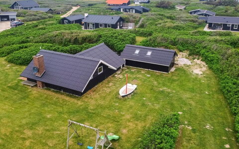 Andrina - 200M from the Sea: Tag, Sommerhus, Stuehus, Bjælkehytte, Garden Bygninger, Hytte, Sidespor, Farm, Skur