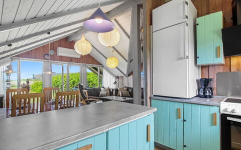 Andrina - 200M from the Sea: Indretning, Køkken, Træ, Gulvbelægning, Loft, Møbel, Countertop, Etage, Cabinetry, Belysning
