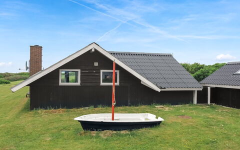Andrina - 200M from the Sea: Tag, Hus, Hjem, Sommerhus, Sidespor, Garden Bygninger, Lawn, Skur, Estate, Stuehus