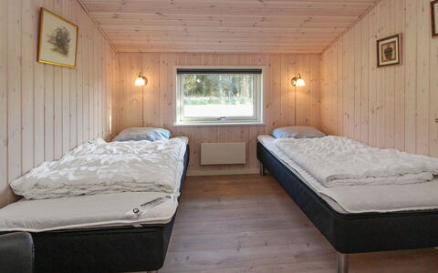 Daje - 600M from the Sea: Træ, Soveværelse, Seng, Loft, Sengetøj, Sengetøj, Bed Frame, Hårdttræ, Bejdse, Planke