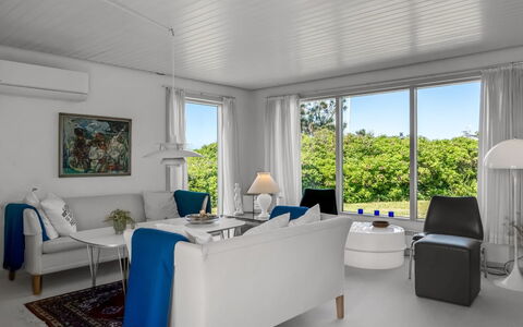 Majvor - 100M from the Sea: Tag, Hus, Hjem, Sommerhus, Sidespor, Estate, Indkørsel, Garden Bygninger, Gård, Skur