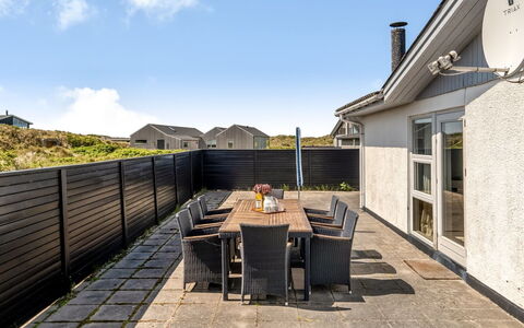 Majvor - 100M from the Sea: Tag, Hus, Hjem, Sommerhus, Sidespor, Estate, Indkørsel, Garden Bygninger, Gård, Skur
