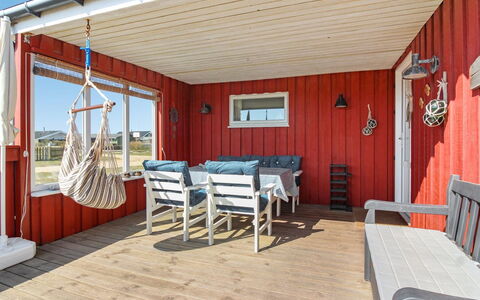 Fiene - 300M from the Sea: Boligområde, Tag, Forstad, Indkørsel, Estate, Skorsten