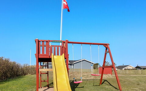 Fiene - 300M from the Sea: Boligområde, Tag, Forstad, Indkørsel, Estate, Skorsten