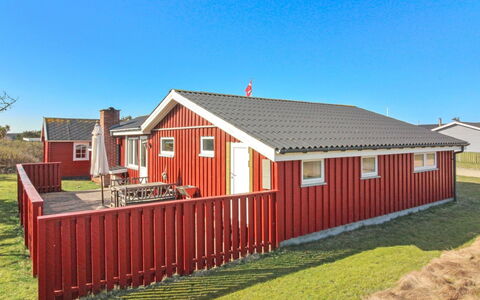 Fiene - 300M from the Sea: Boligområde, Tag, Forstad, Indkørsel, Estate, Skorsten