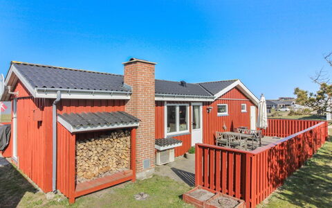 Fiene - 300M from the Sea: Boligområde, Tag, Forstad, Indkørsel, Estate, Skorsten