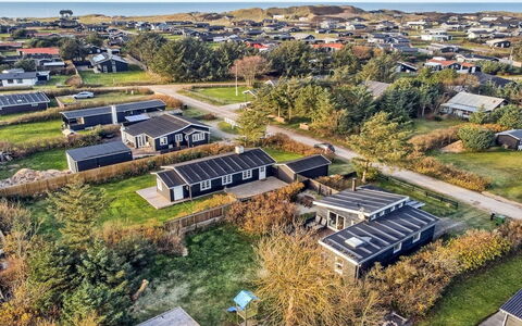 Habbo - 500M from the Sea: Hus, Tag, Hjem, Sommerhus, Estate, Stuehus, Villa, Veranda, Sidespor