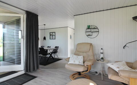 Demus - 900M from the Sea: Indretning, Træ, Loft, Møbel, Gulvbelægning, Etage, Hjem, Stol, Stue, Værelse