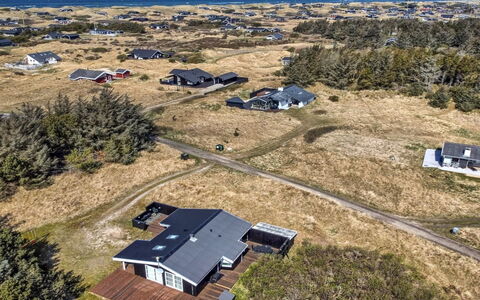 Nienke - 700M from the Sea: Boligområde, Tag, Forstad, Indkørsel, Estate, Skorsten