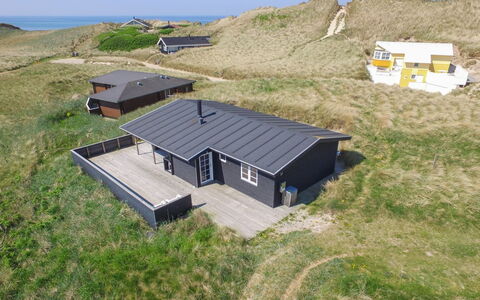 Adelita - 100M from the Sea: Boligområde, Tag, Forstad, Indkørsel, Estate, Skorsten