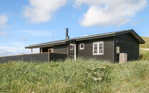 Adelita - 100M from the Sea: Boligområde, Tag, Forstad, Indkørsel, Estate, Skorsten