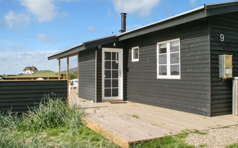 Adelita - 100M from the Sea: Boligområde, Tag, Forstad, Indkørsel, Estate, Skorsten
