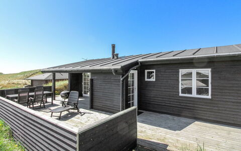 Adelita - 100M from the Sea: Boligområde, Tag, Forstad, Indkørsel, Estate, Skorsten